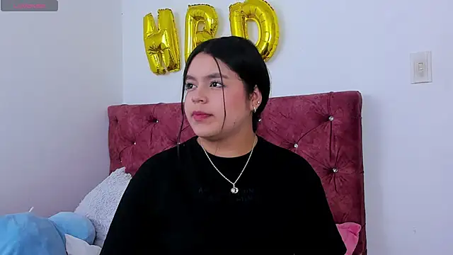 Snapshot of skyhotgirll chatting on 04.11.26 skyhotgirll online show from 04.11.26
