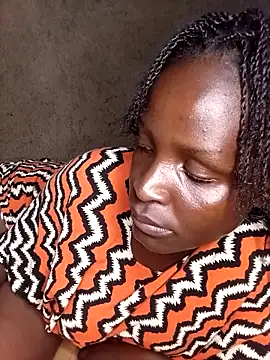 Snapshot of pretty_prickle chatting on 11.01.25 pretty prickle online show from 11.01.25