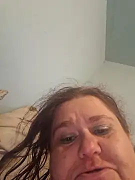 Snapshot of mcv131985 chatting on 02.04.25 mcv131985 online show from 02.04.25