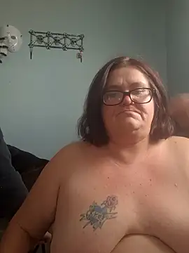 Snapshot of mcv131985 chatting on 02.04.25 mcv131985 online show from 02.04.25