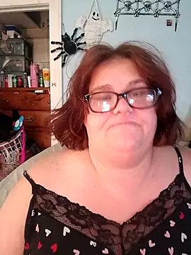 Snapshot of mcv131985 chatting on 09.28.25 mcv131985 online show from 09.28.25