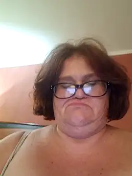 Snapshot of mcv131985 chatting on 10.02.25 mcv131985 online show from 10.02.25