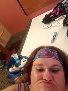 Snapshot of mcv131985 chatting on 10.17.25 mcv131985 online show from 10.17.25