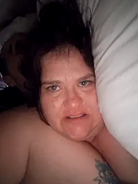 Snapshot of mcv131985 chatting on 11.03.25 mcv131985 online show from 11.03.25