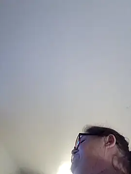 Snapshot of mcv131985 chatting on 12.02.25 mcv131985 online show from 12.02.25