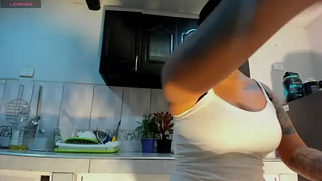 Snapshot of luisa16xxx chatting on 12.19.24 luisa16xxx online show from 12.19.24