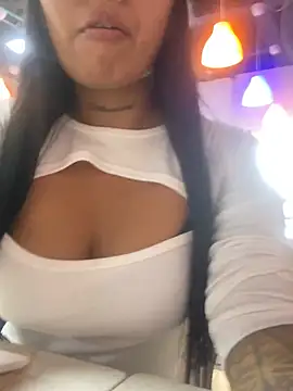 Snapshot of luisa16xxx chatting on 01.22.25 luisa16xxx online show from 01.22.25