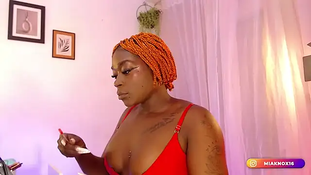 Snapshot of MiaKnox chatting on 12.26.24 MiaKnox online show from 12.26.24