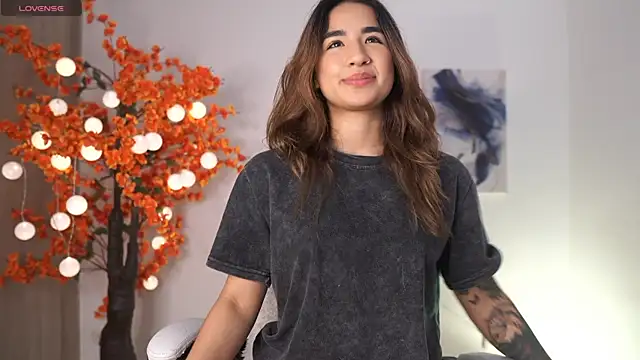 Snapshot of VictoriaHiill chatting on 11.07.25 VictoriaHiill online show from 11.07.25