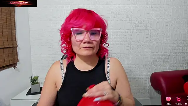 Snapshot of Salomeediaz_ chatting on 02.14.25 Salomeediaz online show from 02.14.25