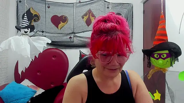 Snapshot of Salomeediaz_ chatting on 10.10.25 Salomeediaz online show from 10.10.25