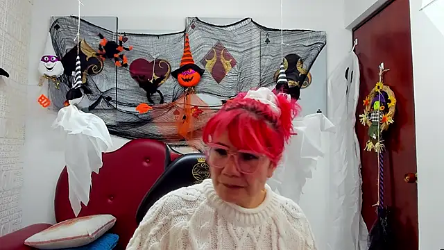 Snapshot of Salomeediaz_ chatting on 10.16.25 Salomeediaz online show from 10.16.25