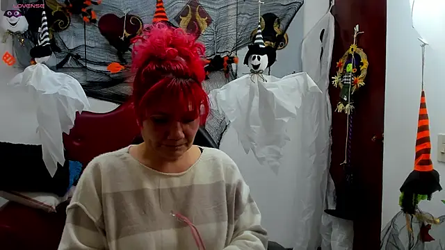 Snapshot of Salomeediaz_ chatting on 10.17.25 Salomeediaz online show from 10.17.25