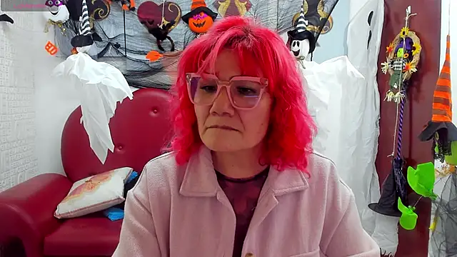 Snapshot of Salomeediaz_ chatting on 10.18.25 Salomeediaz online show from 10.18.25