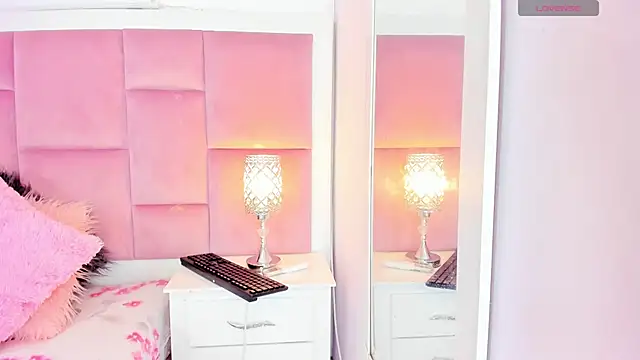 DaphneLloyd online show from 12.10.24