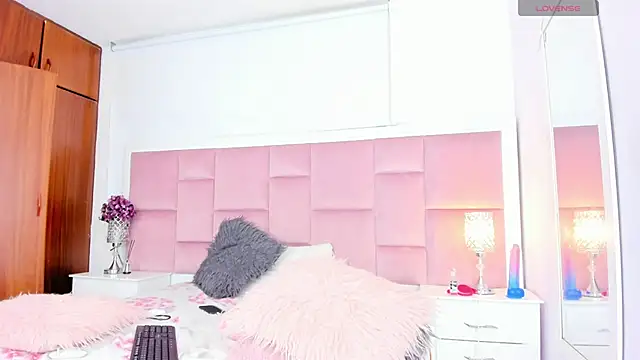 DaphneLloyd online show from 12.17.24