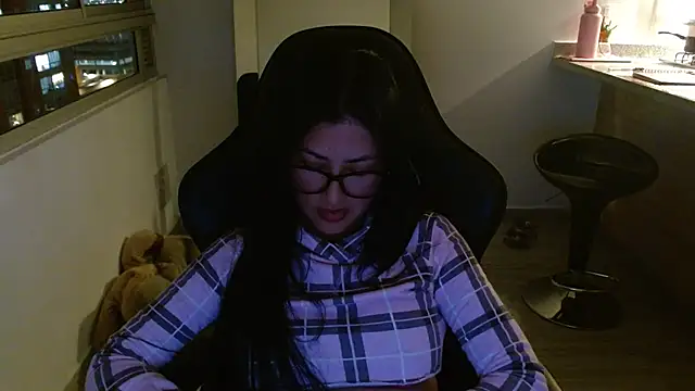 Snapshot of Charlotte_cute18 chatting on 12.05.25 Charlotte cute18 online show from 12.05.25