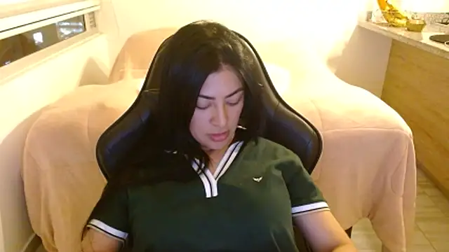 Charlotte cute18 online show from 05.28.26