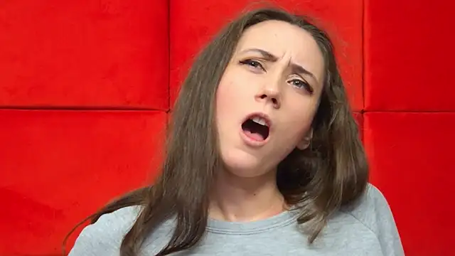 Snapshot of AliceMunro chatting on 02.05.25 AliceMunro online show from 02.05.25