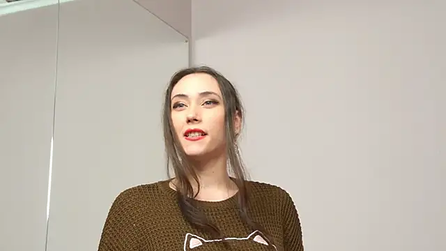 Snapshot of AliceMunro chatting on 02.09.25 AliceMunro online show from 02.09.25