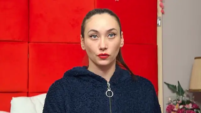 Snapshot of AliceMunro chatting on 02.10.25 AliceMunro online show from 02.10.25