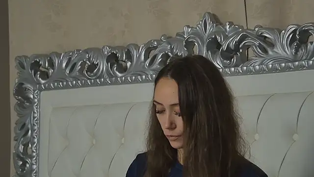 Snapshot of AliceMunro chatting on 10.07.25 AliceMunro online show from 10.07.25