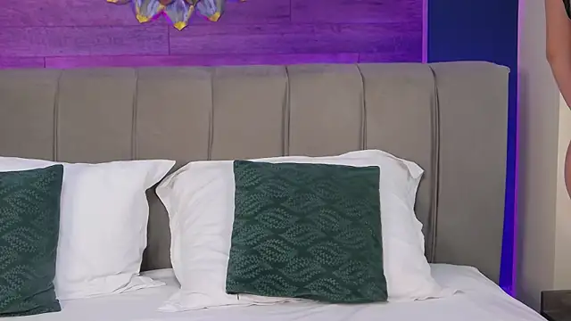 Snapshot of LoraDevine chatting on 01.08.26 LoraDevine online show from 01.08.26