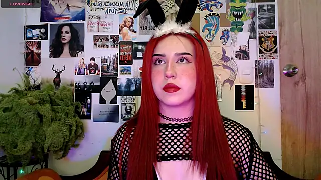 Snapshot of Sunny-hott chatting on 11.23.25 Sunny-hott online show from 11.23.25