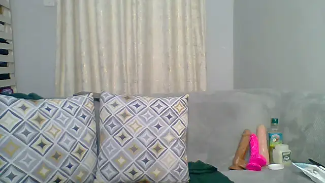 Petite 254 online show from 12.20.25