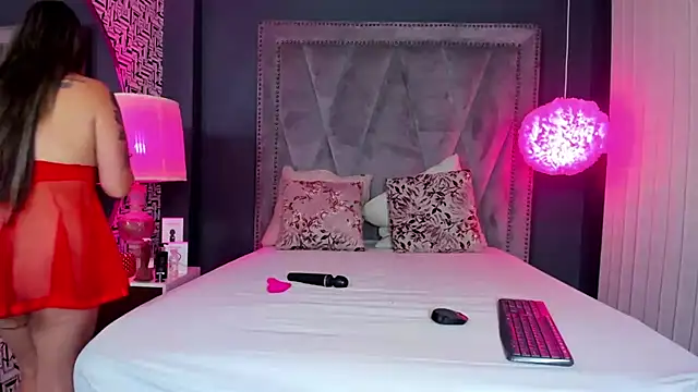 Hotsamantamature online show from 02.25.25