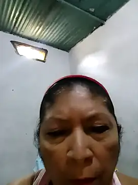 Snapshot of naysi chatting on 11.10.25 naysi online show from 11.10.25