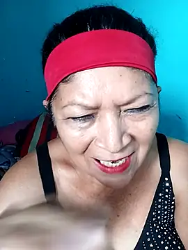 Snapshot of naysi chatting on 11.23.25 naysi online show from 11.23.25