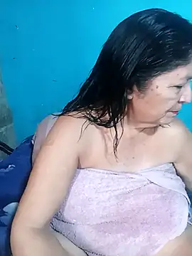 Snapshot of naysi chatting on 11.28.25 naysi online show from 11.28.25