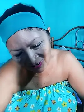 Snapshot of naysi chatting on 12.21.25 naysi online show from 12.21.25