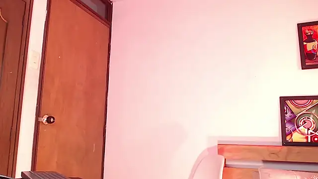 Snapshot of LittleButterfly19 chatting on 12.03.24 LittleButterfly19 online show from 12.03.24