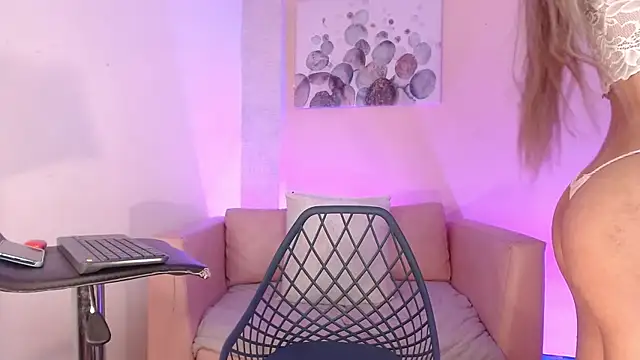 Snapshot of LittleButterfly19 chatting on 01.18.25 LittleButterfly19 online show from 01.18.25