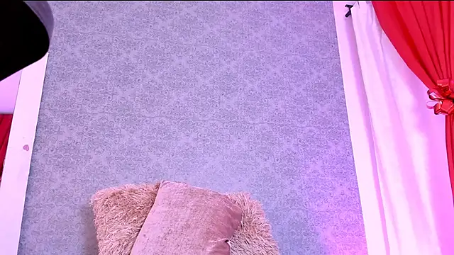 Snapshot of CatrinaRossi chatting on 12.23.24 CatrinaRossi online show from 12.23.24