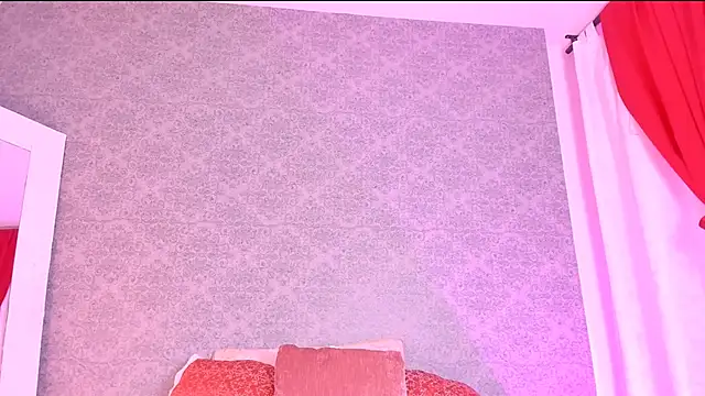 Snapshot of CatrinaRossi chatting on 12.28.24 CatrinaRossi online show from 12.28.24