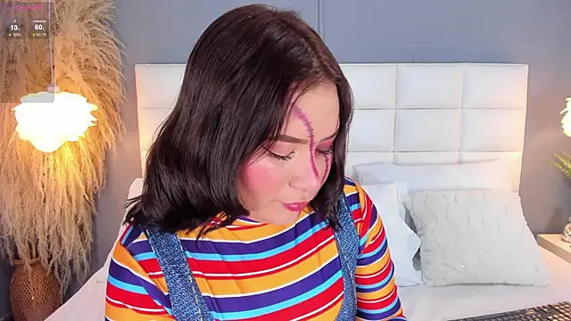 Snapshot of HannaKarson chatting on 10.31.25 HannaKarson online show from 10.31.25