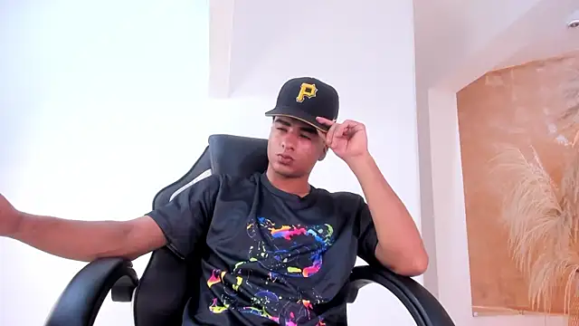 Snapshot of ANGEL_NICOLAS chatting on 12.08.24 ANGEL NICOLAS online show from 12.08.24