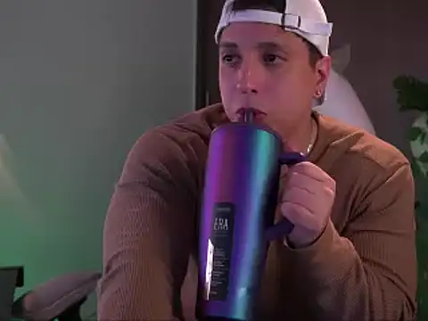 Snapshot of appolo_allen chatting on 12.05.24 appolo allen online show from 12.05.24