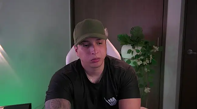 Snapshot of appolo_allen chatting on 12.08.24 appolo allen online show from 12.08.24