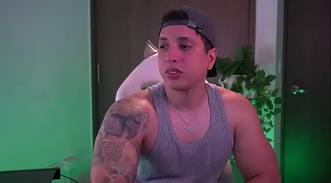 Snapshot of appolo_allen chatting on 12.10.24 appolo allen online show from 12.10.24