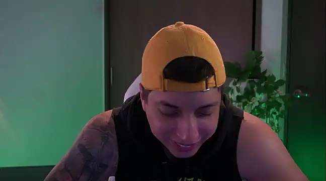 Snapshot of appolo_allen chatting on 12.12.24 appolo allen online show from 12.12.24