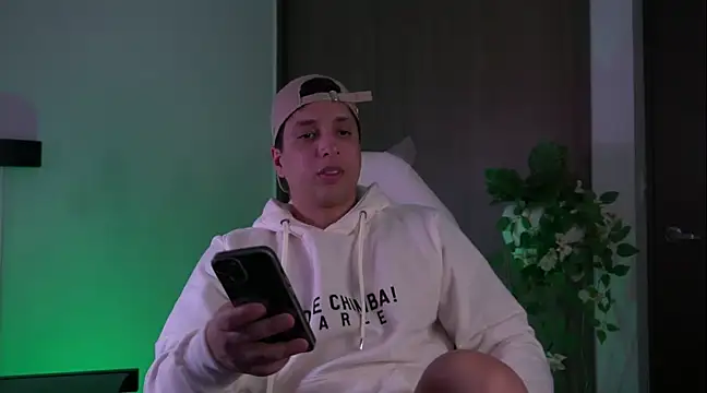 Snapshot of appolo_allen chatting on 12.15.24 appolo allen online show from 12.15.24