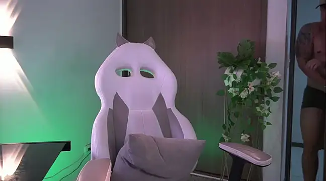 Snapshot of appolo_allen chatting on 12.15.24 appolo allen online show from 12.15.24