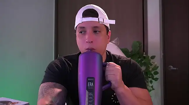 Snapshot of appolo_allen chatting on 12.16.24 appolo allen online show from 12.16.24