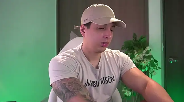 Snapshot of appolo_allen chatting on 12.19.24 appolo allen online show from 12.19.24