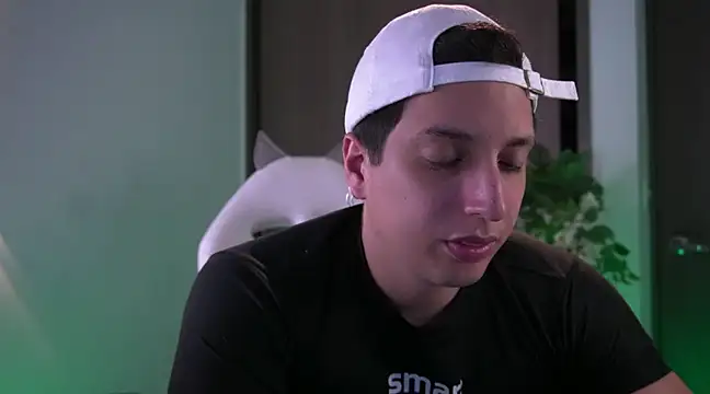 Snapshot of appolo_allen chatting on 12.23.24 appolo allen online show from 12.23.24