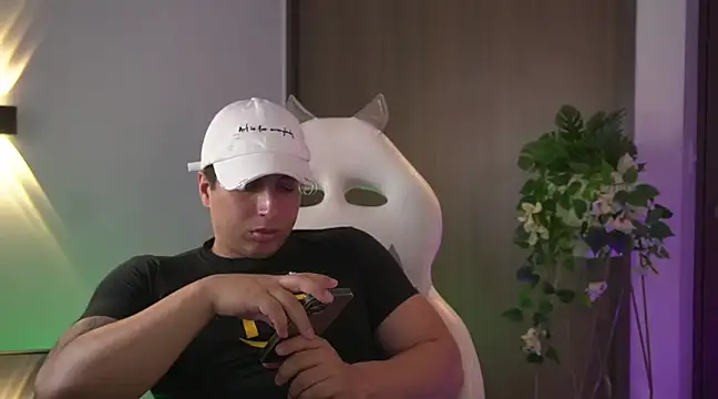 Snapshot of appolo_allen chatting on 12.27.24 appolo allen online show from 12.27.24